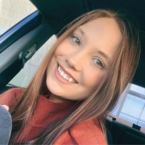 Meet your Posher, Chloe